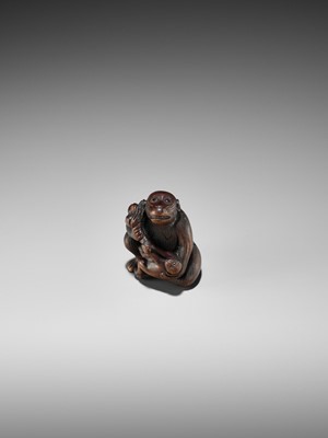 Lot 348 - A HUMOROUS WOOD NETSUKE OF TWO MONKEYS AND PEACH, ATTRIBUTED TO MITSUHARU