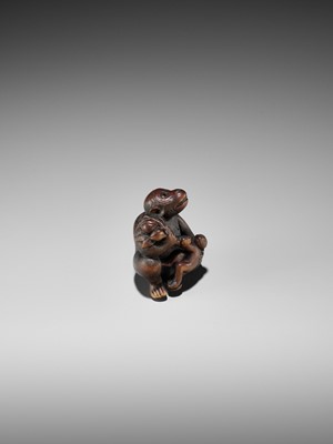 Lot 348 - A HUMOROUS WOOD NETSUKE OF TWO MONKEYS AND PEACH, ATTRIBUTED TO MITSUHARU
