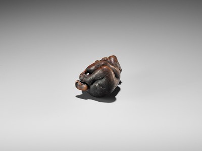 Lot 348 - A HUMOROUS WOOD NETSUKE OF TWO MONKEYS AND PEACH, ATTRIBUTED TO MITSUHARU