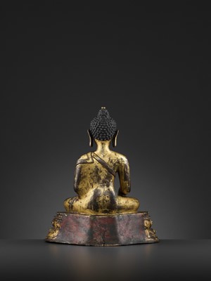 Lot 43 - A LARGE GILT BRONZE FIGURE OF SHAKYAMUNI BUDDHA, TIBET, 15TH CENTURY