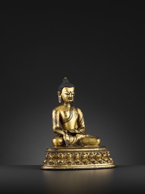 Lot 43 - A LARGE GILT BRONZE FIGURE OF SHAKYAMUNI BUDDHA, TIBET, 15TH CENTURY