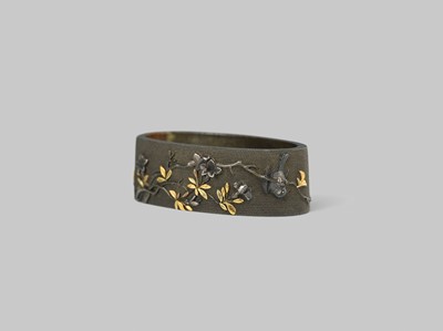 Lot 318 - ISHIGURO MASAYOSHI: A FINE SHAKUDO FUCHI WITH TRUMPET VINE AND SPARROWS