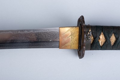 Lot 282 - KANEMOTO: A WAKIZASHI IN KOSHIRAE
