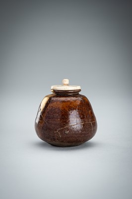 Lot 182 - A BROWN AND AMBER-GLAZED CHAIRE (TEA CADDY)