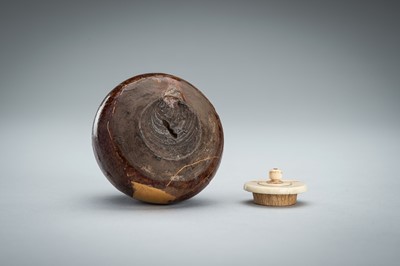 Lot 182 - A BROWN AND AMBER-GLAZED CHAIRE (TEA CADDY)