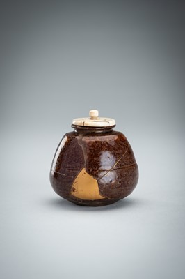 Lot 182 - A BROWN AND AMBER-GLAZED CHAIRE (TEA CADDY)