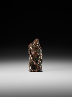 Lot 368 - A FINE CYPRESS WOOD (HINOKI) NETSUKE OF SHOKI AND ONI