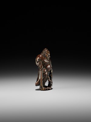 Lot 368 - A FINE CYPRESS WOOD (HINOKI) NETSUKE OF SHOKI AND ONI