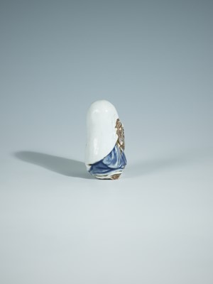 Lot 404 - A FINE HIRADO PORCELAIN NETSUKE OF FUKUROKUJU