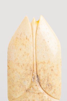 Lot 811 - A JADE TONGUE AMULET IN THE FORM OF A CICADA, HAN DYNASTY