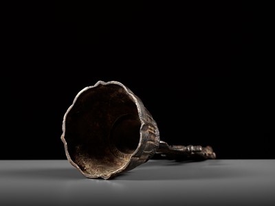 Lot 310 - A BRONZE FIGURE OF GUANYIN, TANG DYNASTY