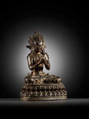 Lot 317 - A GILT AND RED LACQUERED BRONZE FIGURE OF VAJRADHARA, LATE QING DYNASTY TO REPUBLIC PERIOD