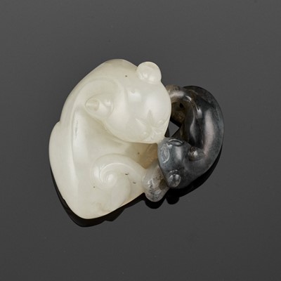 Lot 858 - A WHITE AND GRAY JADE ‘TWO CATS’ PENDANT, QING DYNASTY