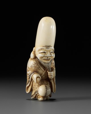 Lot 69 - AN OSAKA SCHOOL IVORY NETSUKE OF FUKUROKUJU PLAYING KEMARI