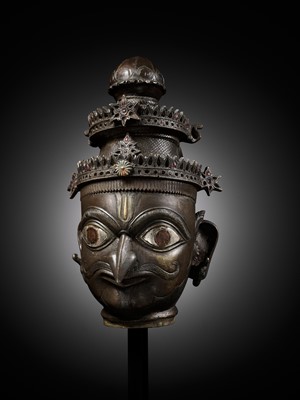 Lot 262 - A RARE SILVER AND COPPER INLAID BRONZE HEAD OF GARUDA, SOUTH INDIA, 18TH CENTURY