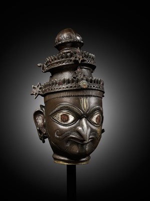 Lot 262 - A RARE SILVER AND COPPER INLAID BRONZE HEAD OF GARUDA, SOUTH INDIA, 18TH CENTURY