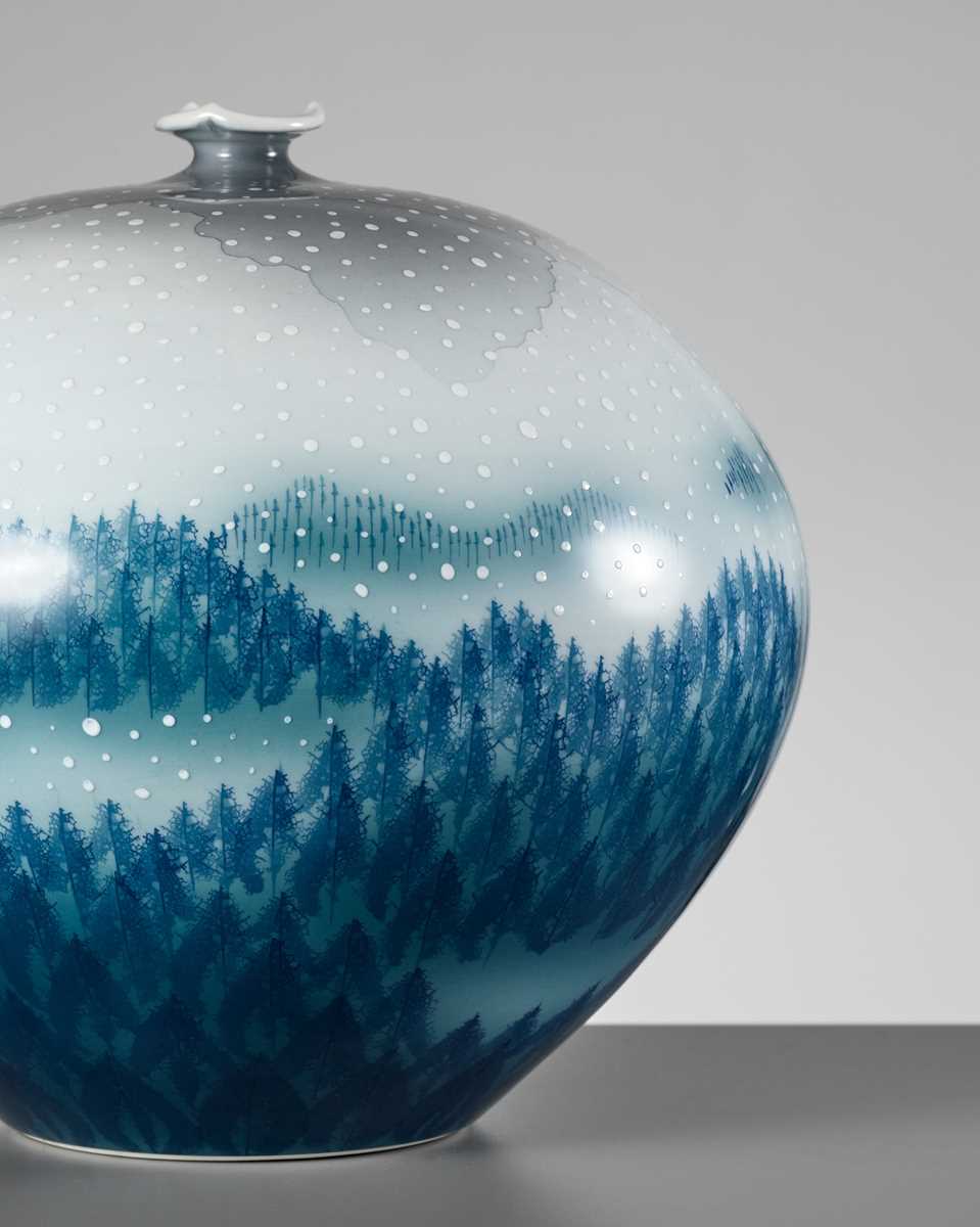 Lot 137 - FUJII SHUMEI: A FINE SNOW-FLAKE GLAZE VASE DEPICTING A WINTER FOREST