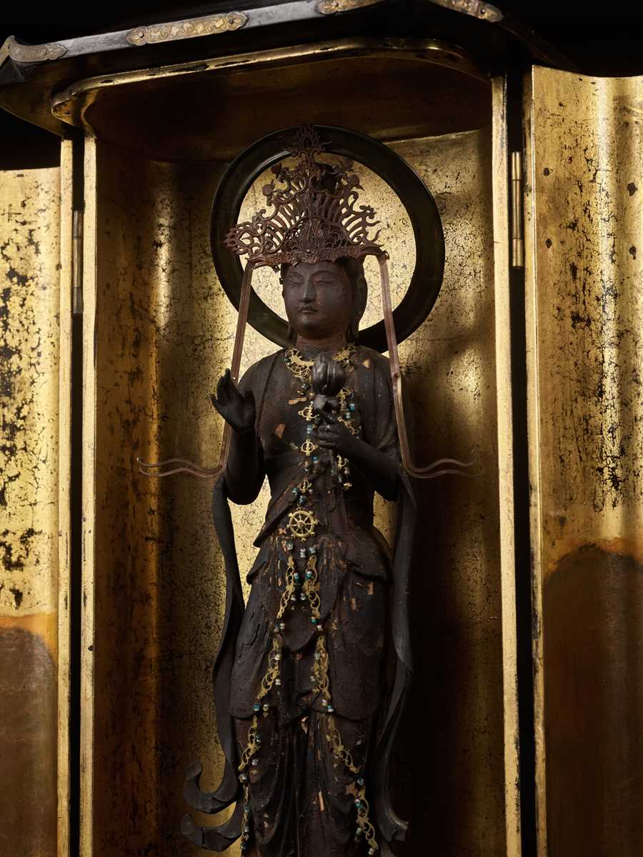 Lot 326 - A LARGE LACQUERED WOOD ZUSHI (PORTABLE SHRINE) CONTAINING A GILT WOOD FIGURE OF KANNON BOSATSU