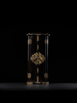 Lot 326 - A LARGE LACQUERED WOOD ZUSHI (PORTABLE SHRINE) CONTAINING A GILT WOOD FIGURE OF KANNON BOSATSU