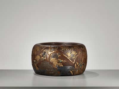 Lot 331 - A LARGE RINPA-STYLE LACQUERED PAULOWNIA WOOD HIBACHI (BRAZIER)