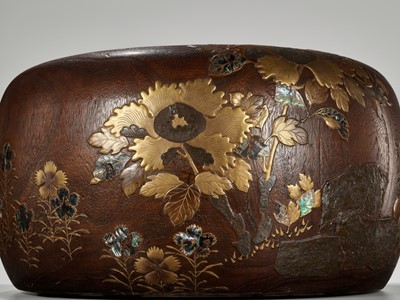 Lot 331 - A LARGE RINPA-STYLE LACQUERED PAULOWNIA WOOD HIBACHI (BRAZIER)