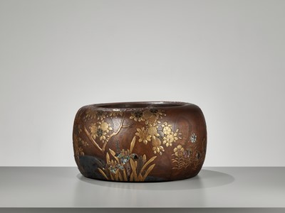Lot 331 - A LARGE RINPA-STYLE LACQUERED PAULOWNIA WOOD HIBACHI (BRAZIER)
