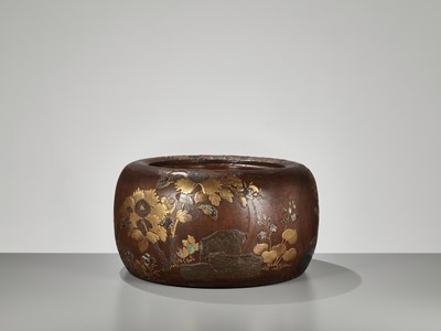 Lot 331 - A LARGE RINPA-STYLE LACQUERED PAULOWNIA WOOD HIBACHI (BRAZIER)
