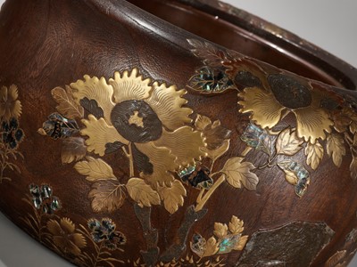 Lot 331 - A LARGE RINPA-STYLE LACQUERED PAULOWNIA WOOD HIBACHI (BRAZIER)
