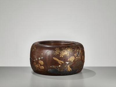 Lot 331 - A LARGE RINPA-STYLE LACQUERED PAULOWNIA WOOD HIBACHI (BRAZIER)