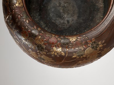 Lot 331 - A LARGE RINPA-STYLE LACQUERED PAULOWNIA WOOD HIBACHI (BRAZIER)