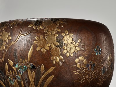Lot 331 - A LARGE RINPA-STYLE LACQUERED PAULOWNIA WOOD HIBACHI (BRAZIER)