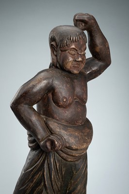 A LARGE LACQUERED WOOD FIGURE OF A GUARDIAN