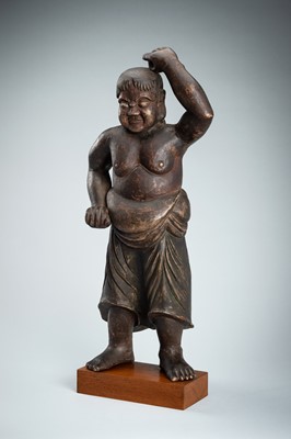 A LARGE LACQUERED WOOD FIGURE OF A GUARDIAN