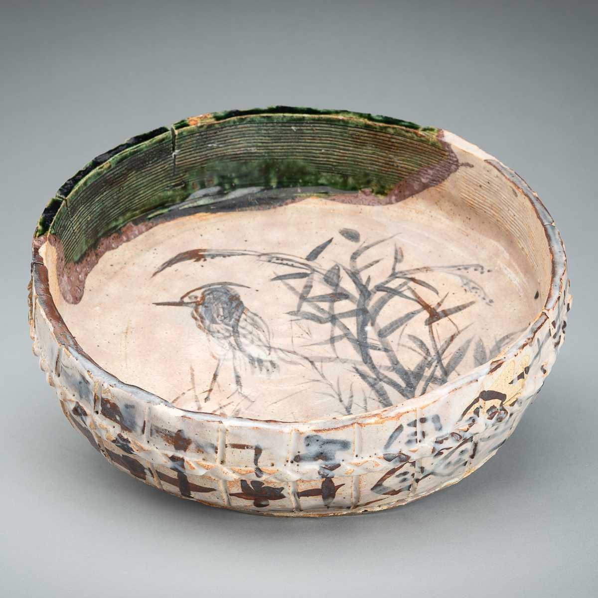 Lot 251 - A LARGE ORIBE STYLE CERAMIC CHARGER