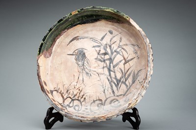 Lot 251 - A LARGE ORIBE STYLE CERAMIC CHARGER