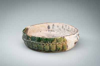 Lot 251 - A LARGE ORIBE STYLE CERAMIC CHARGER