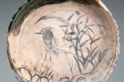 Lot 251 - A LARGE ORIBE STYLE CERAMIC CHARGER