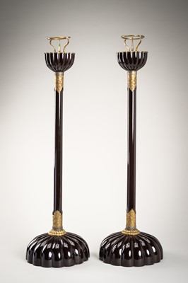 Lot 32 - A PAIR OF BLACK LACQUERED CANDLESTICKS