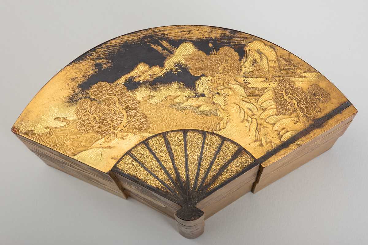 Lot 22 - A FINE GOLD LACQUER FAN-SHAPED TWO-CASE BOX AND COVER WITH INTERIOR TRAY