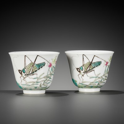 Lot 554 - A PAIR OF FAMILLE ROSE ‘CRICKET’ CUPS, GUANGXU MARK AND PERIOD