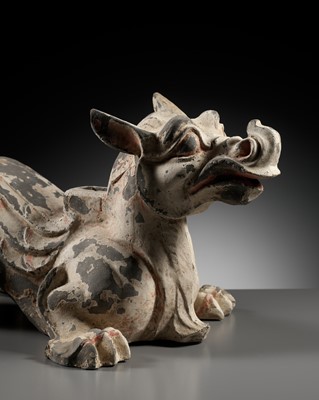 Lot 129 - A PAINTED POTTERY ‘MYTHICAL BEAST’ STAND, EASTERN HAN DYNASTY
