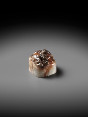 Lot 102 - A PALE GRAY AND RUSSET JADE ‘CHILONG’ SEAL OF THE KING OF ZHONGSHAN, WESTERN HAN DYNASTY