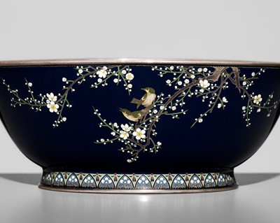 INABA NANAHO: A FINE MIDNIGHT BLUE CLOISONNÉ DISH WITH SPARROWS ON A CHERRY TREE
