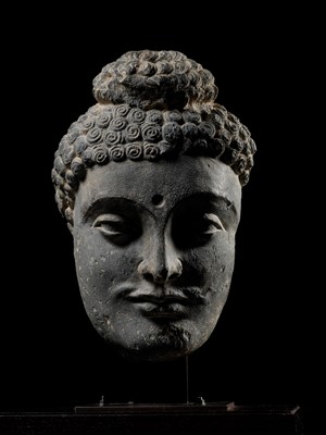 Lot 221 - A LARGE GRAY SCHIST HEAD OF BUDDHA SHAKYAMUNI, ANCIENT REGION OF GANDHARA, 2ND-3RD CENTURY