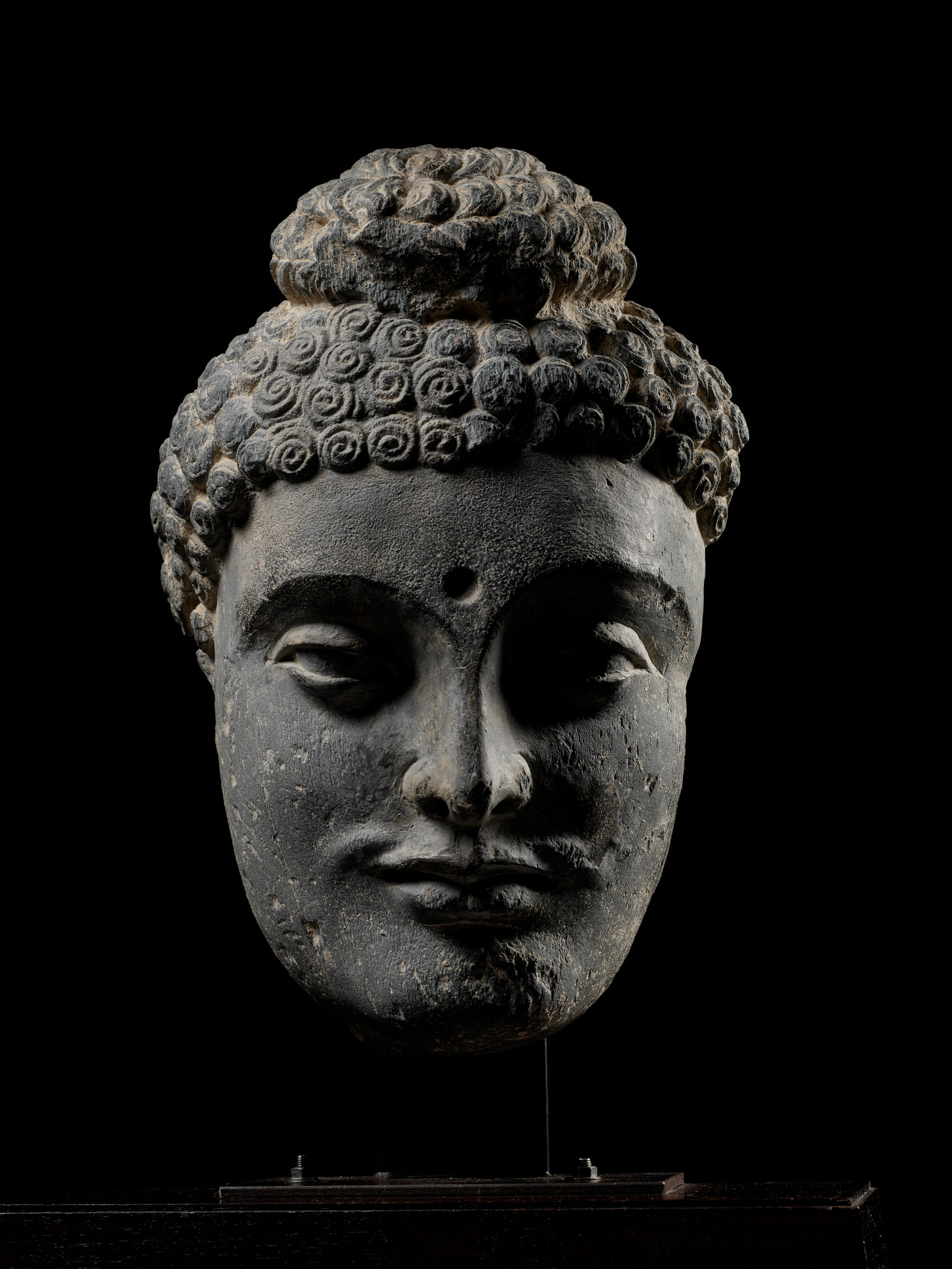 Lot 221 - A LARGE GRAY SCHIST HEAD OF BUDDHA