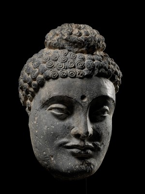 Lot 221 - A LARGE GRAY SCHIST HEAD OF BUDDHA SHAKYAMUNI, ANCIENT REGION OF GANDHARA, 2ND-3RD CENTURY