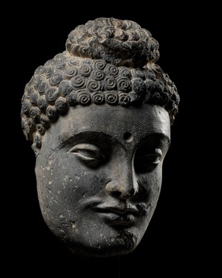 Lot 221 - A LARGE GRAY SCHIST HEAD OF BUDDHA SHAKYAMUNI, ANCIENT REGION OF GANDHARA, 2ND-3RD CENTURY