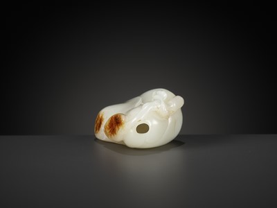 A WHITE AND RUSSET JADE ‘MAGNOLIA’ SNUFF BOTTLE, 18TH TO EARLY 19TH CENTURY