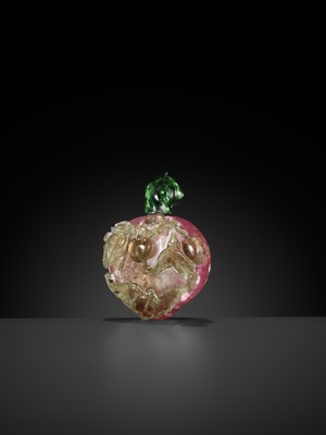 Lot 121 - A RETICULATED BI-COLOR PINK AND GREEN TOURMALINE ‘BATS AND PEACHES’ SNUFF BOTTLE, 1760-1880
