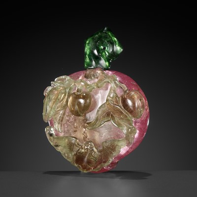 Lot 121 - A RETICULATED BI-COLOR PINK AND GREEN TOURMALINE ‘BATS AND PEACHES’ SNUFF BOTTLE, 1760-1880